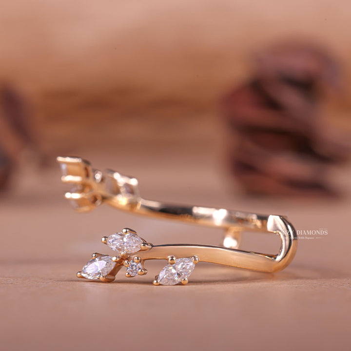 Stunning diamond wedding band, Shimmering diamond wedding band, Lustrous diamond wedding band, Radiating diamond wedding band, Brilliant diamond wedding band, Mesmerizing diamond wedding band,