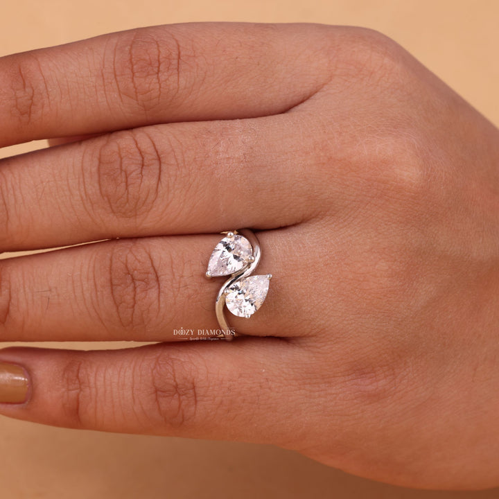 Pear Cut E/VS2 Lab Grown Toi et Moi Diamond Engagement Ring