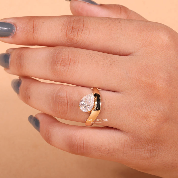 2.0CT-3.0CT East West Pear E/VS1 Lab Grown Diamond Unique Wave Engagement Ring