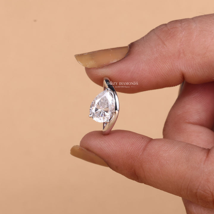 2.0CT-3.0CT Pear Cut F/VS1 Lab Grown Diamond Waves Engagement Ring