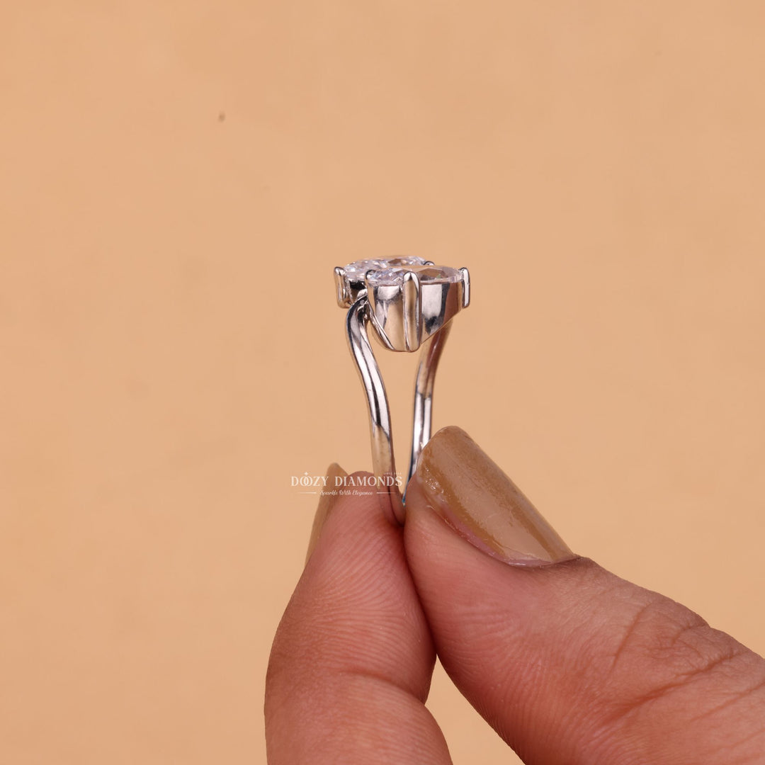 Pear Cut E/VS2 Lab Grown Toi et Moi Diamond Engagement Ring