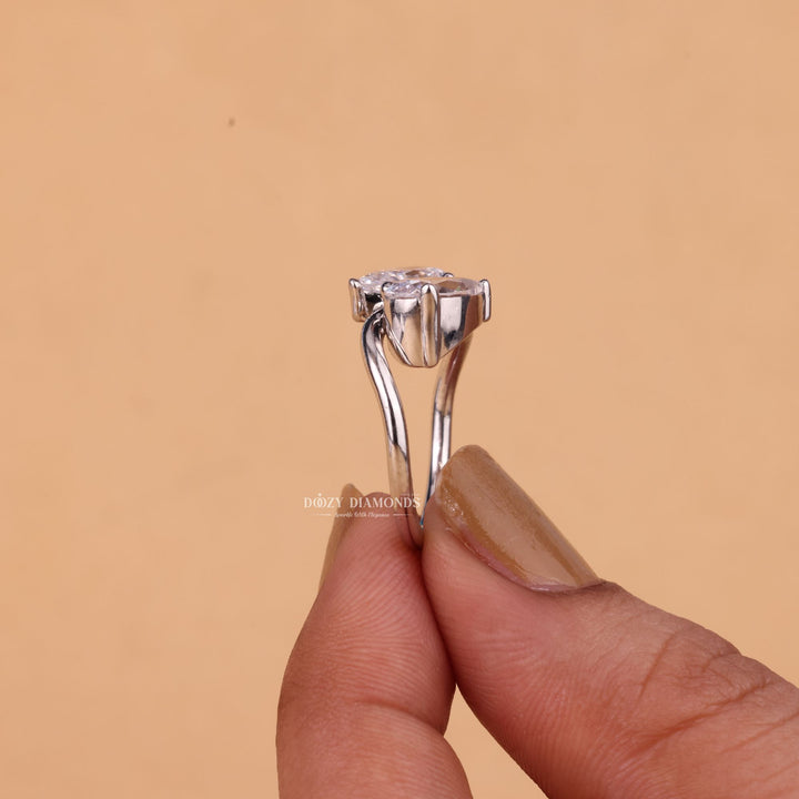 Pear Cut E/VS2 Lab Grown Toi et Moi Diamond Engagement Ring