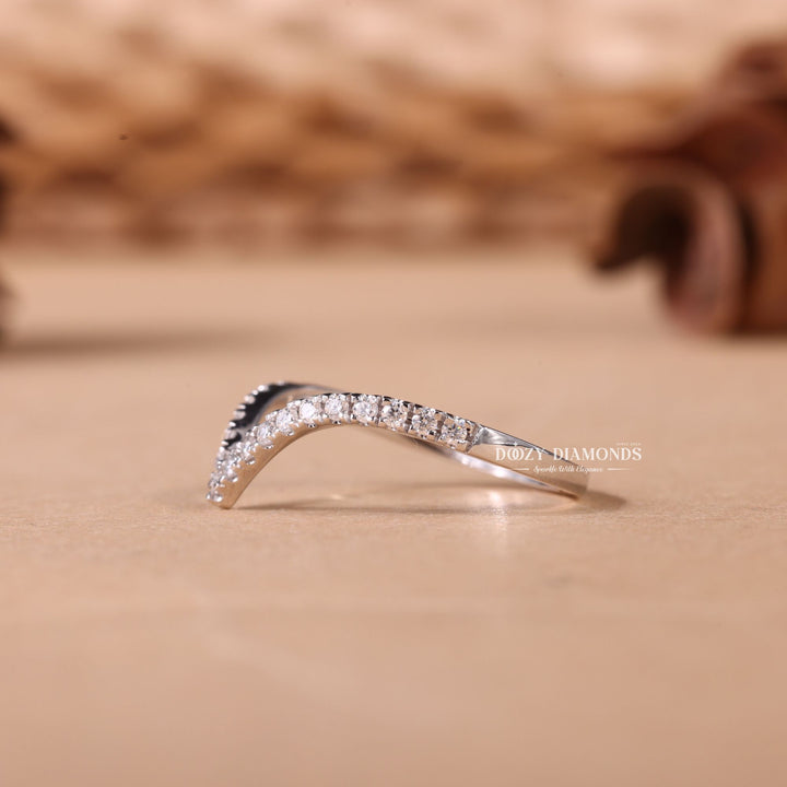 Round Cut Lab Grown Diamond EF/VVS Curved Wedding Band