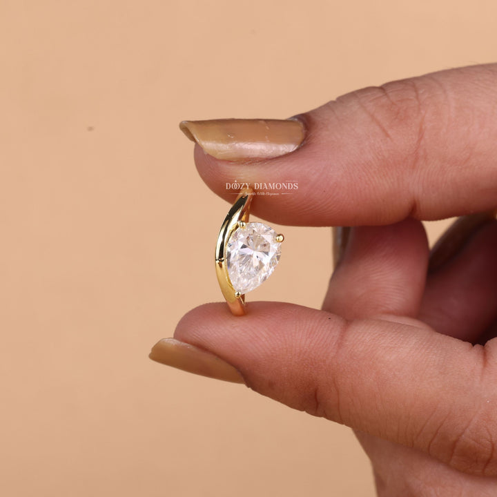 2.50CT-3.50CT Pear Cut E/VS2 Lab Grown Diamond Dome Engagement Ring