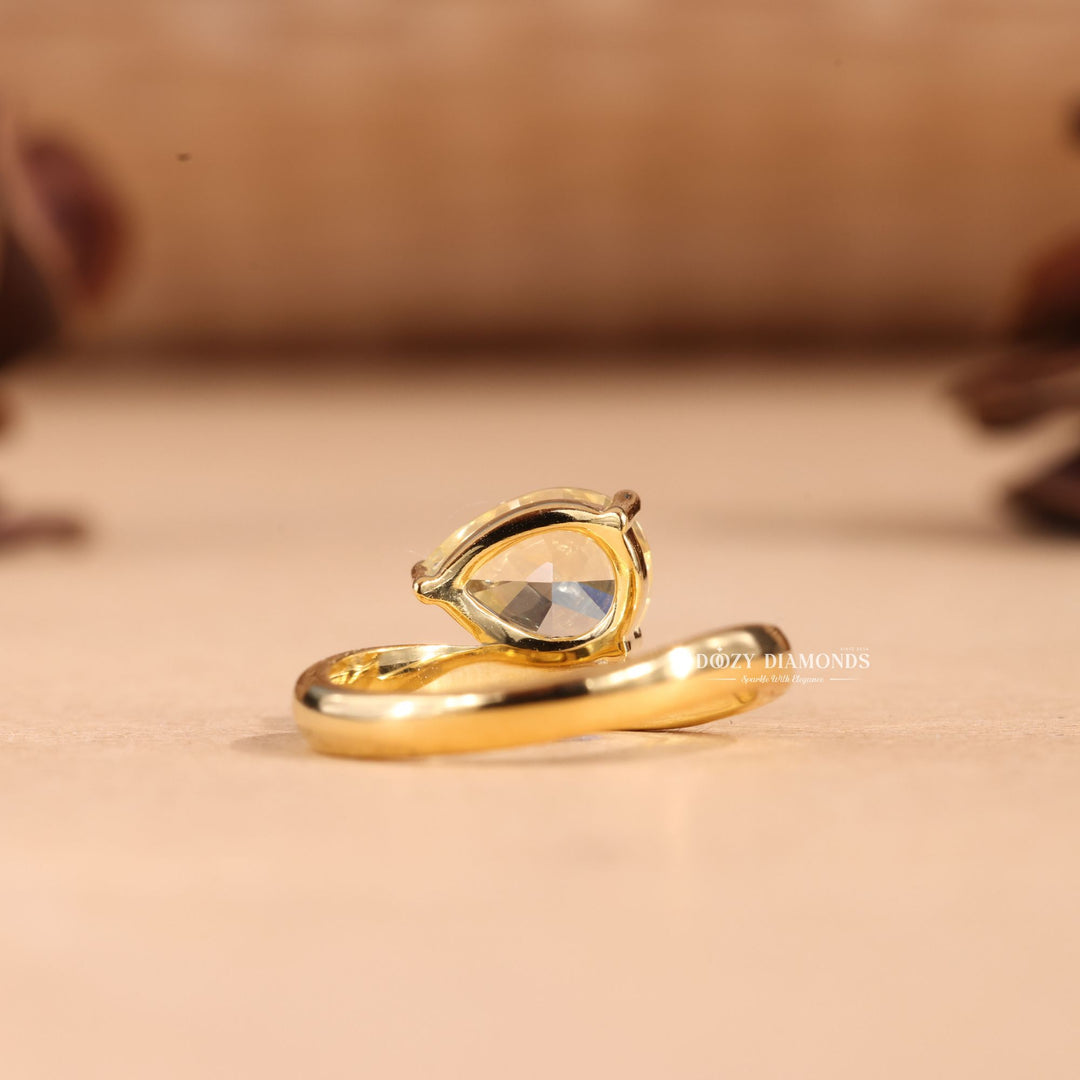2.0CT-3.0CT Yellow Pear Cut E/VS1 Lab Grown Waves Diamond Engagement Ring