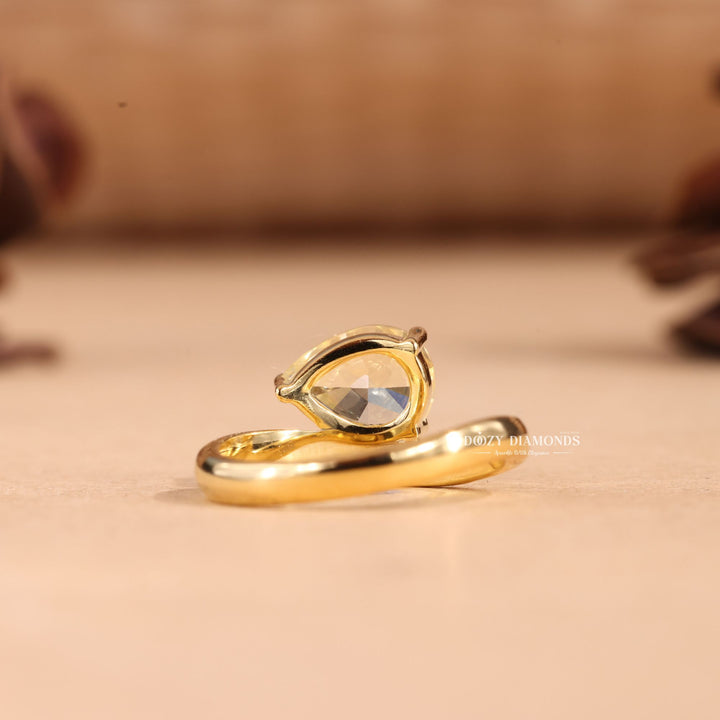 2.0CT-3.0CT Yellow Pear Cut E/VS1 Lab Grown Waves Diamond Engagement Ring