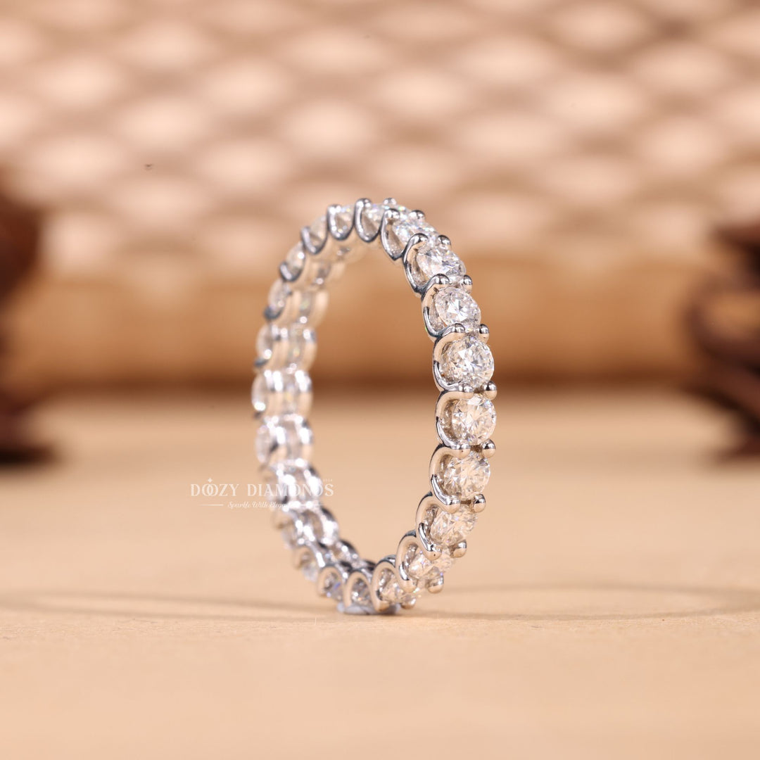 Round Cut Lab Grown Diamond EF/VVS Shared Prongs Wedding Band