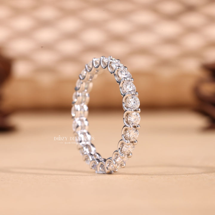 Round Cut Lab Grown Diamond EF/VVS Shared Prongs Wedding Band