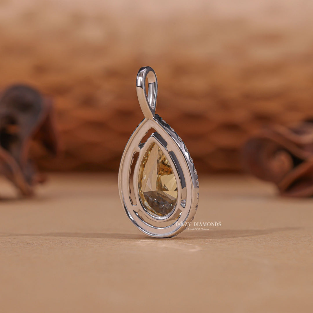 DaintyPendant
LuxuryJewelry
StatementPendant
ElegantJewelry
UniquePendant