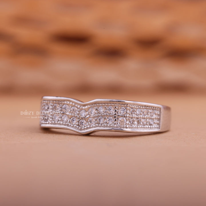 Round Diamond CVD EF/VVS Vintage V Shape Wedding Band