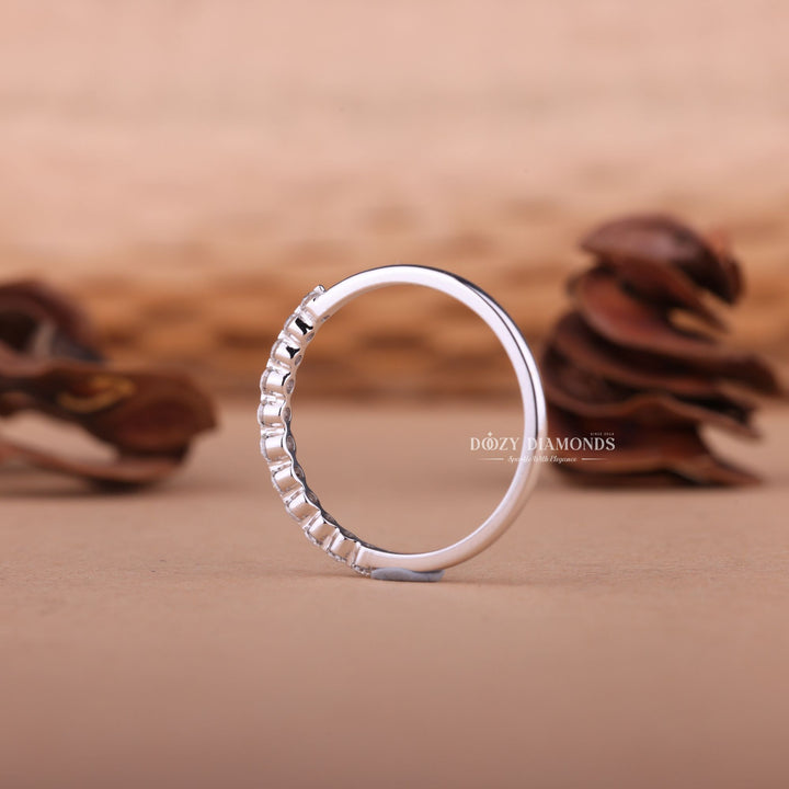 Round EF/VVS Diamond Lab Grown Single Prong Wedding Band