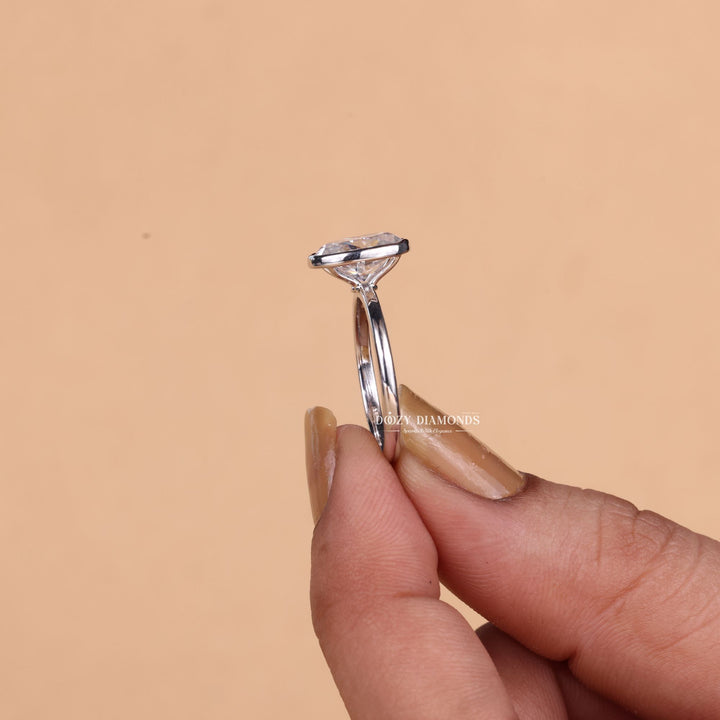 3.0CT-4.0CT Oval F/VS2 Lab Grown Diamond Bezel Set Engagement Ring