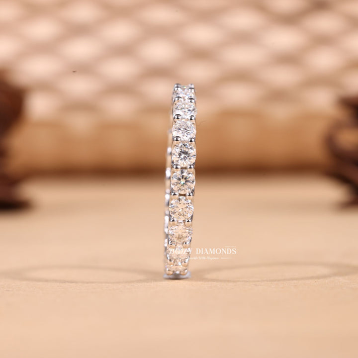 Round Cut Lab Grown Diamond EF/VVS Shared Prongs Wedding Band