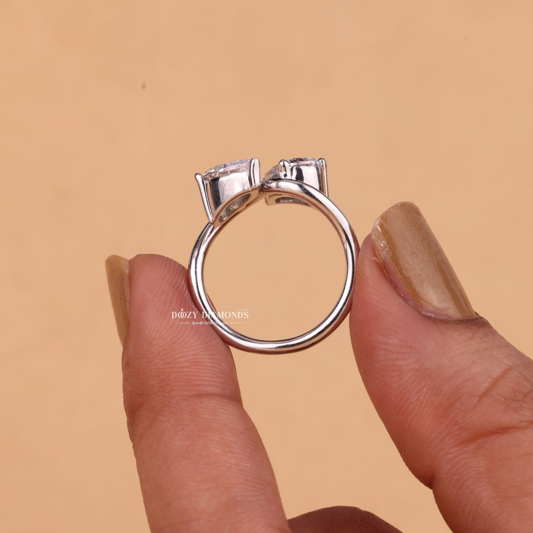Pear Cut E/VS2 Lab Grown Toi et Moi Diamond Engagement Ring