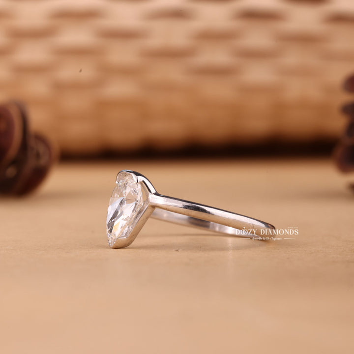1.0CT-2.0CT Pear Cut E/VS2 Lab Grown Diamond Solitaire Engagement Ring for Her