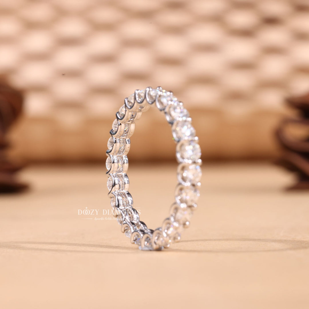 Round Cut Lab Grown Diamond EF/VVS Shared Prongs Wedding Band