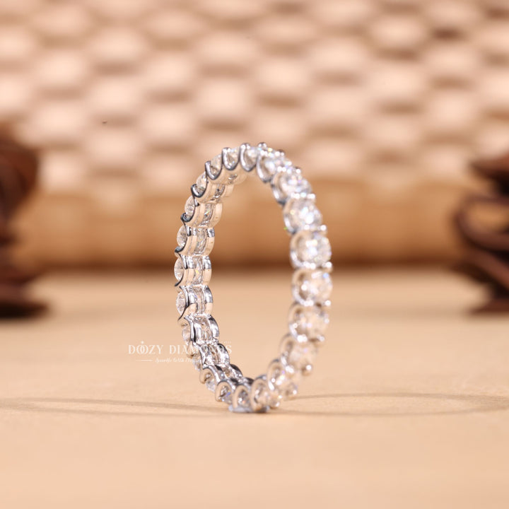 Round Cut Lab Grown Diamond EF/VVS Shared Prongs Wedding Band
