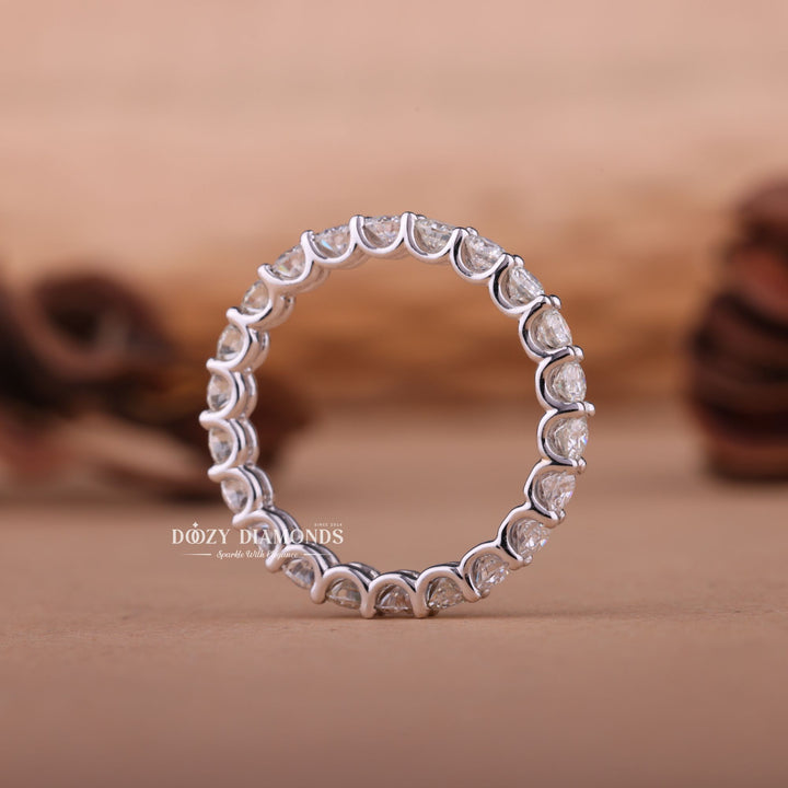 Round EF/VVS Lab Grown Diamond Shared Prongs Full Eternity Wedding Band