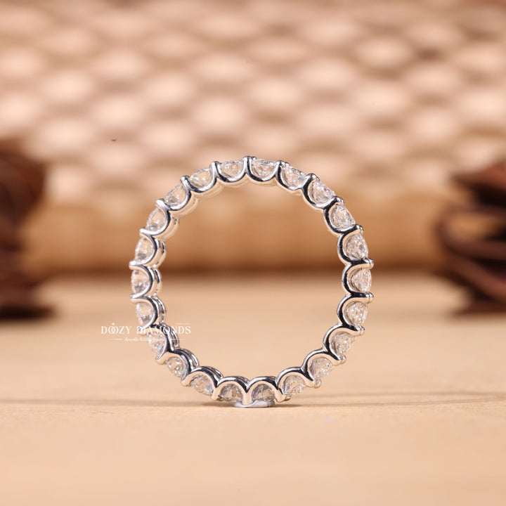 Round Cut Lab Grown Diamond EF/VVS Shared Prongs Wedding Band