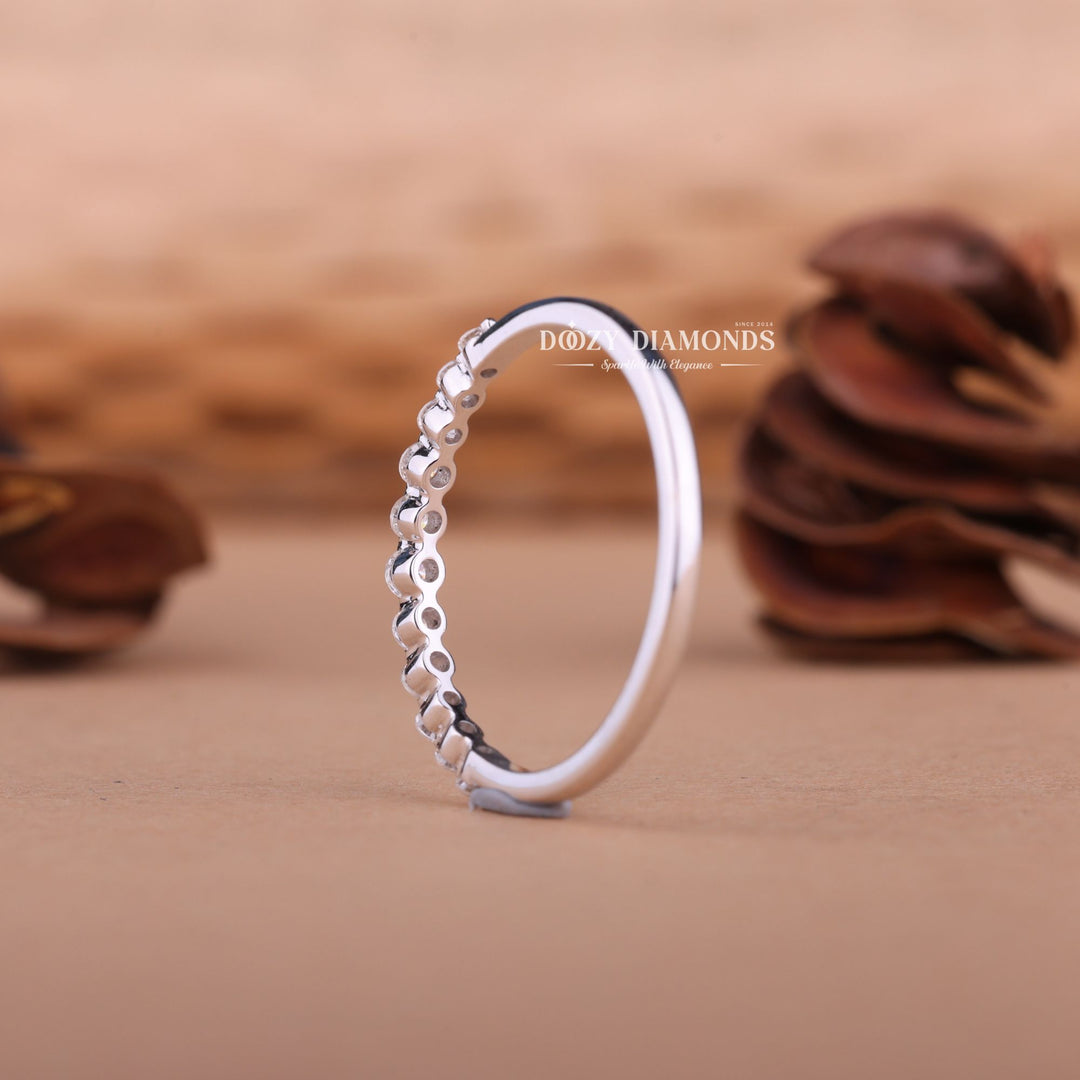 Round EF/VVS Diamond Lab Grown Single Prong Wedding Band