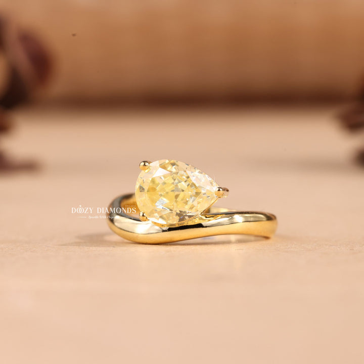 2.0CT-3.0CT Yellow Pear Cut E/VS1 Lab Grown Waves Diamond Engagement Ring