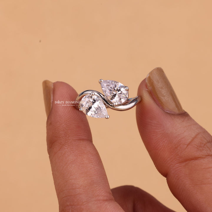Pear Cut E/VS2 Lab Grown Toi et Moi Diamond Engagement Ring