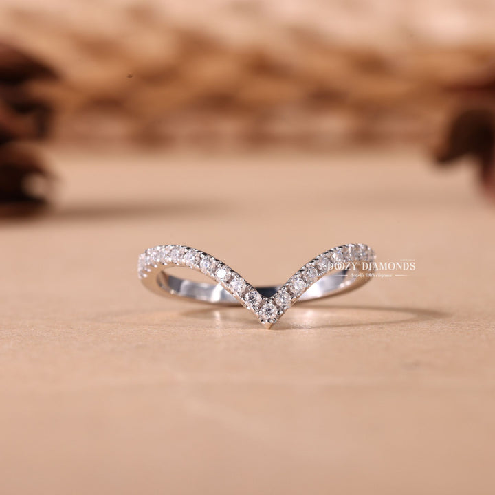 Round Cut Lab Grown Diamond EF/VVS Curved Wedding Band