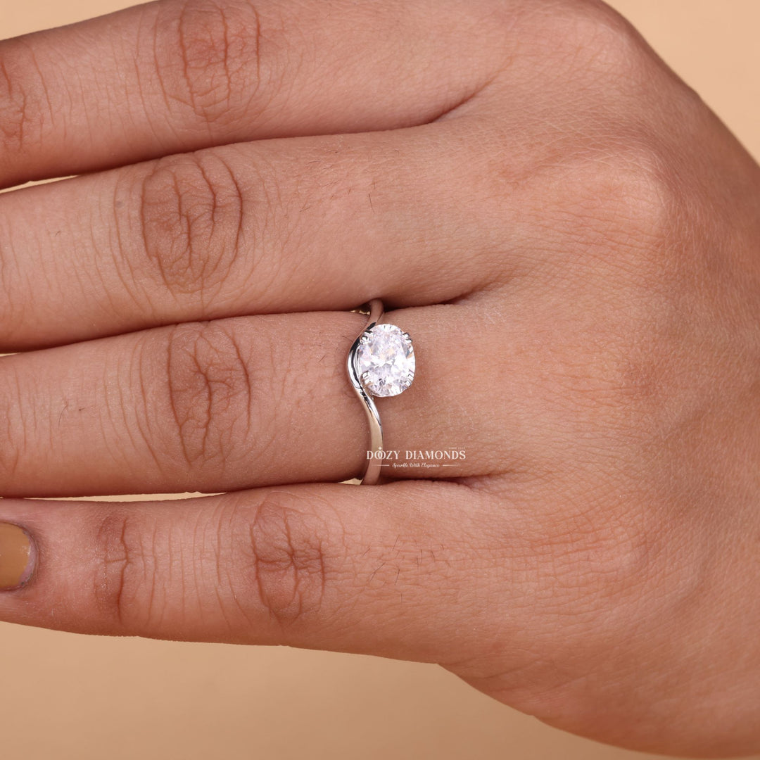 2.0CT-3.0CT Oval Cut E/VS1 Lab Grown Diamond Curved Engagement Ring