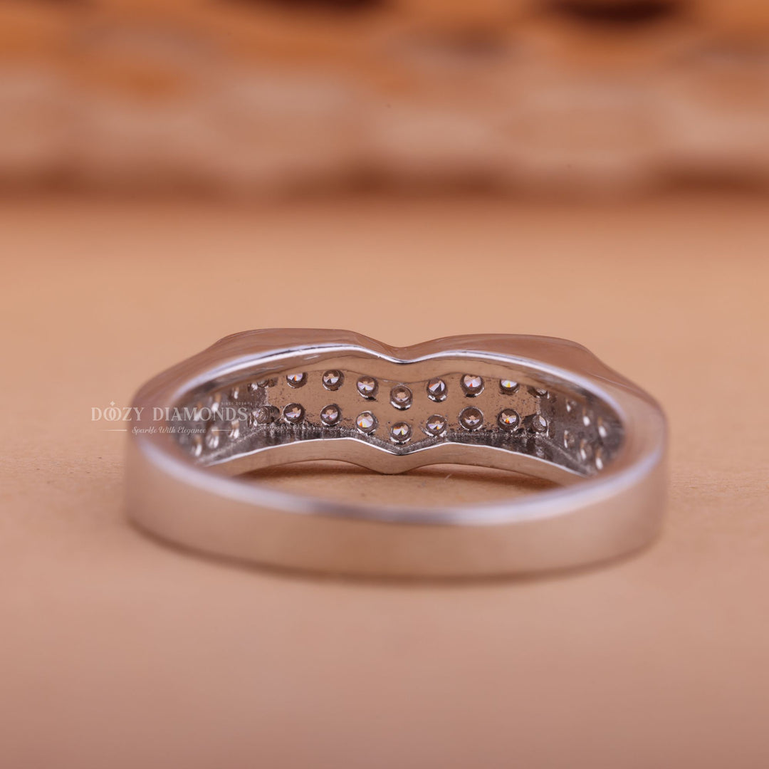 Round Diamond CVD EF/VVS Vintage V Shape Wedding Band