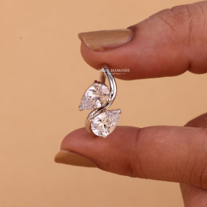 Pear Cut E/VS2 Lab Grown Toi et Moi Diamond Engagement Ring