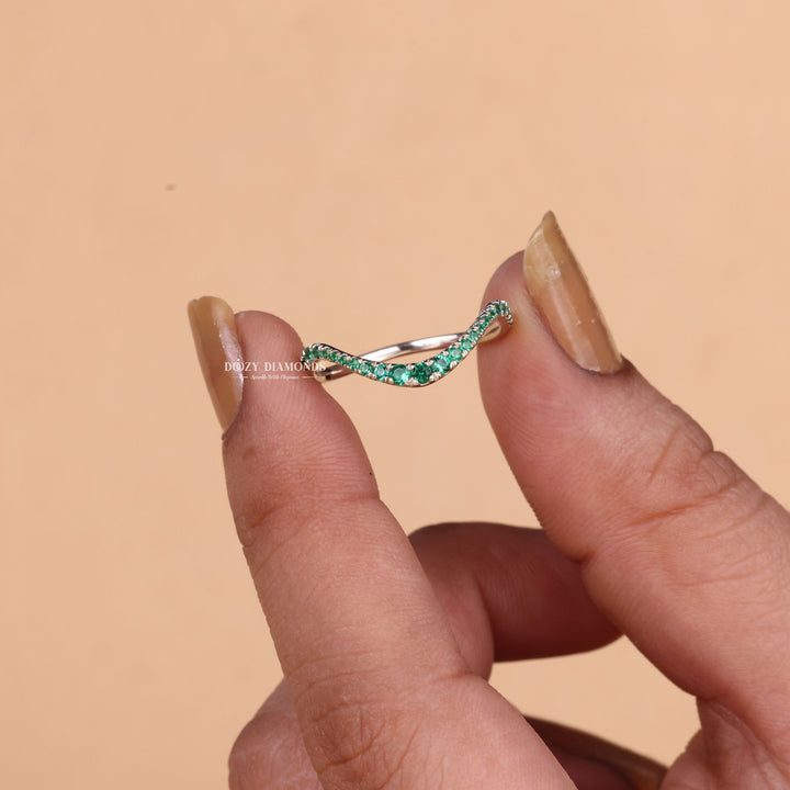 Green Round Cut Lab Grown Diamond EF/VVS Waves Wedding Band