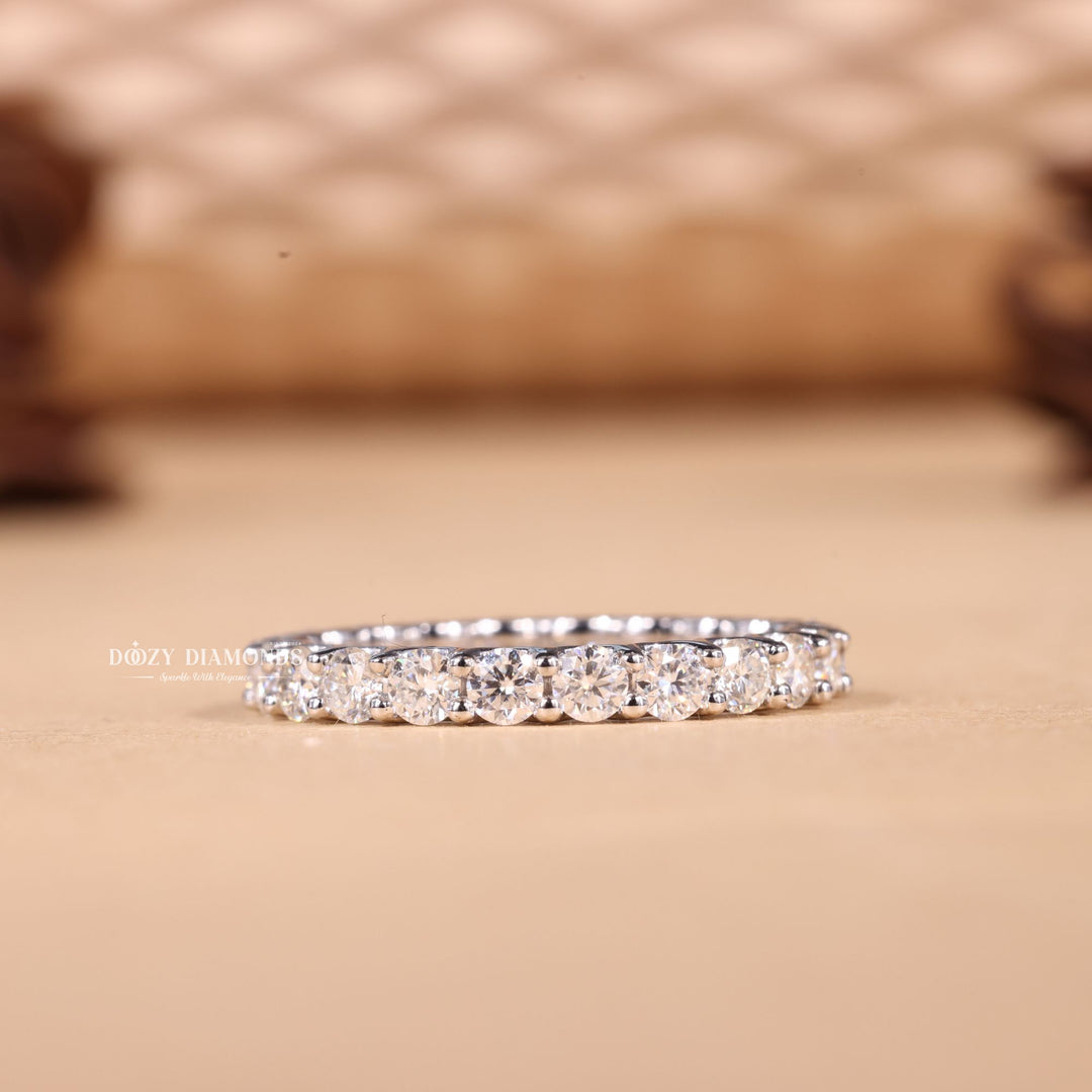 Round Cut Lab Grown Diamond EF/VVS Shared Prongs Wedding Band