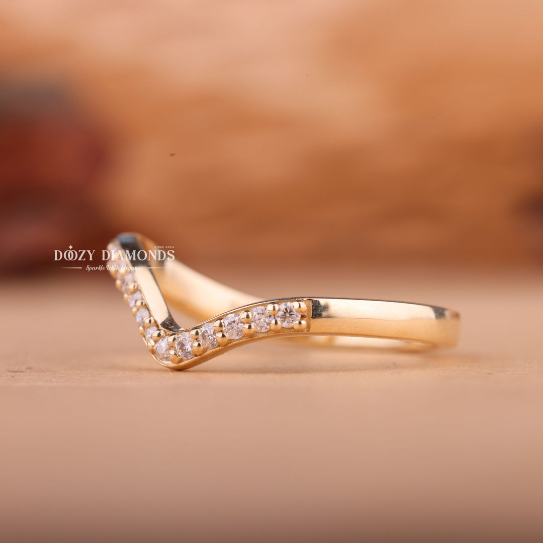 Round Lab Grown Diamond EF/VVS Curved Wedding Band
