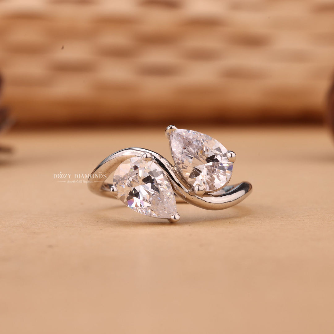 Pear Cut E/VS2 Lab Grown Toi et Moi Diamond Engagement Ring