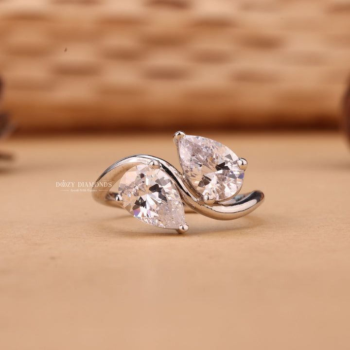 Pear Cut E/VS2 Lab Grown Toi et Moi Diamond Engagement Ring
