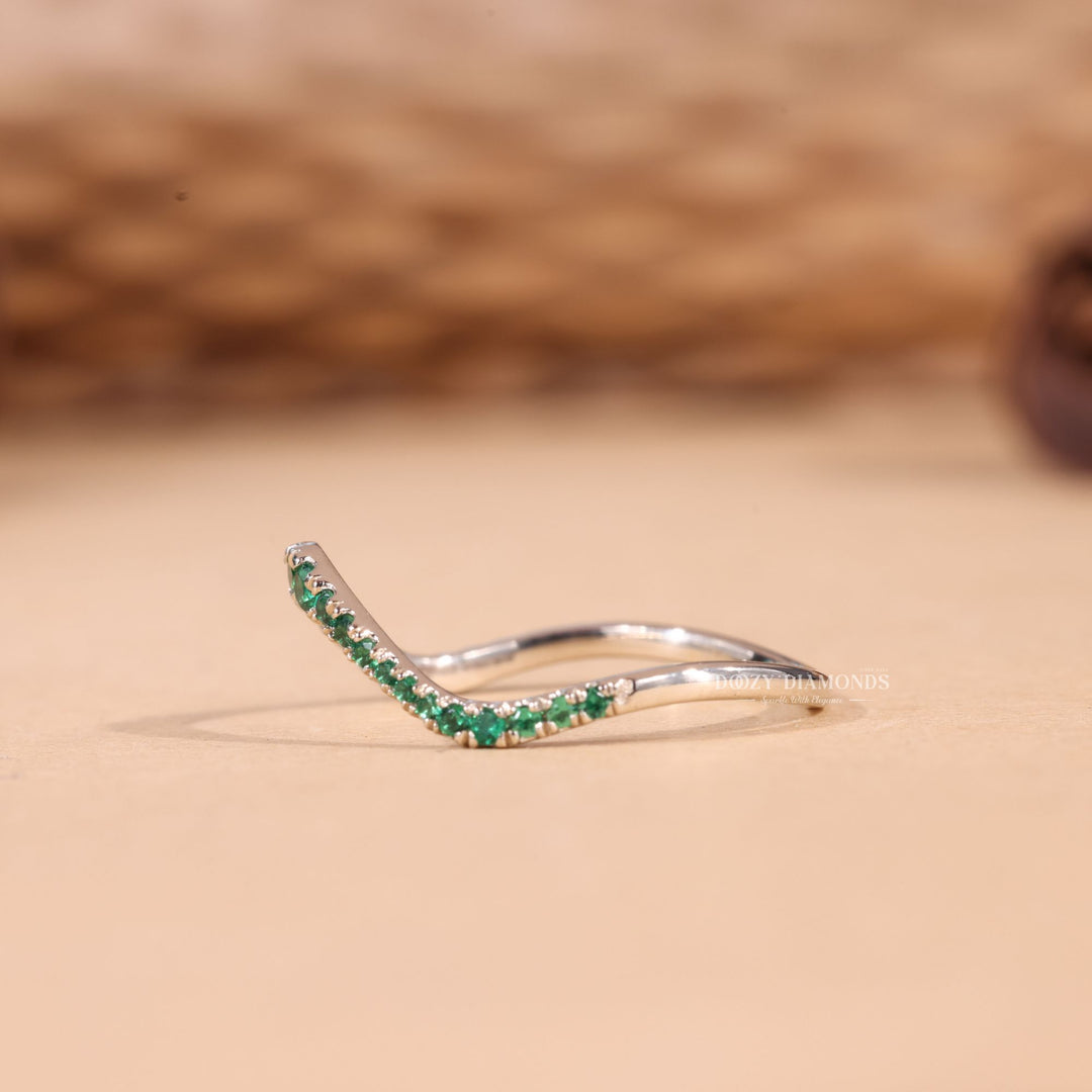 Green Round Cut Lab Grown Diamond EF/VVS Waves Wedding Band