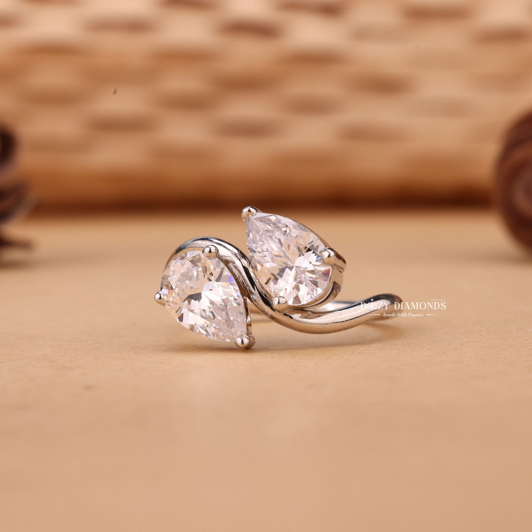 Pear Cut E/VS2 Lab Grown Toi et Moi Diamond Engagement Ring