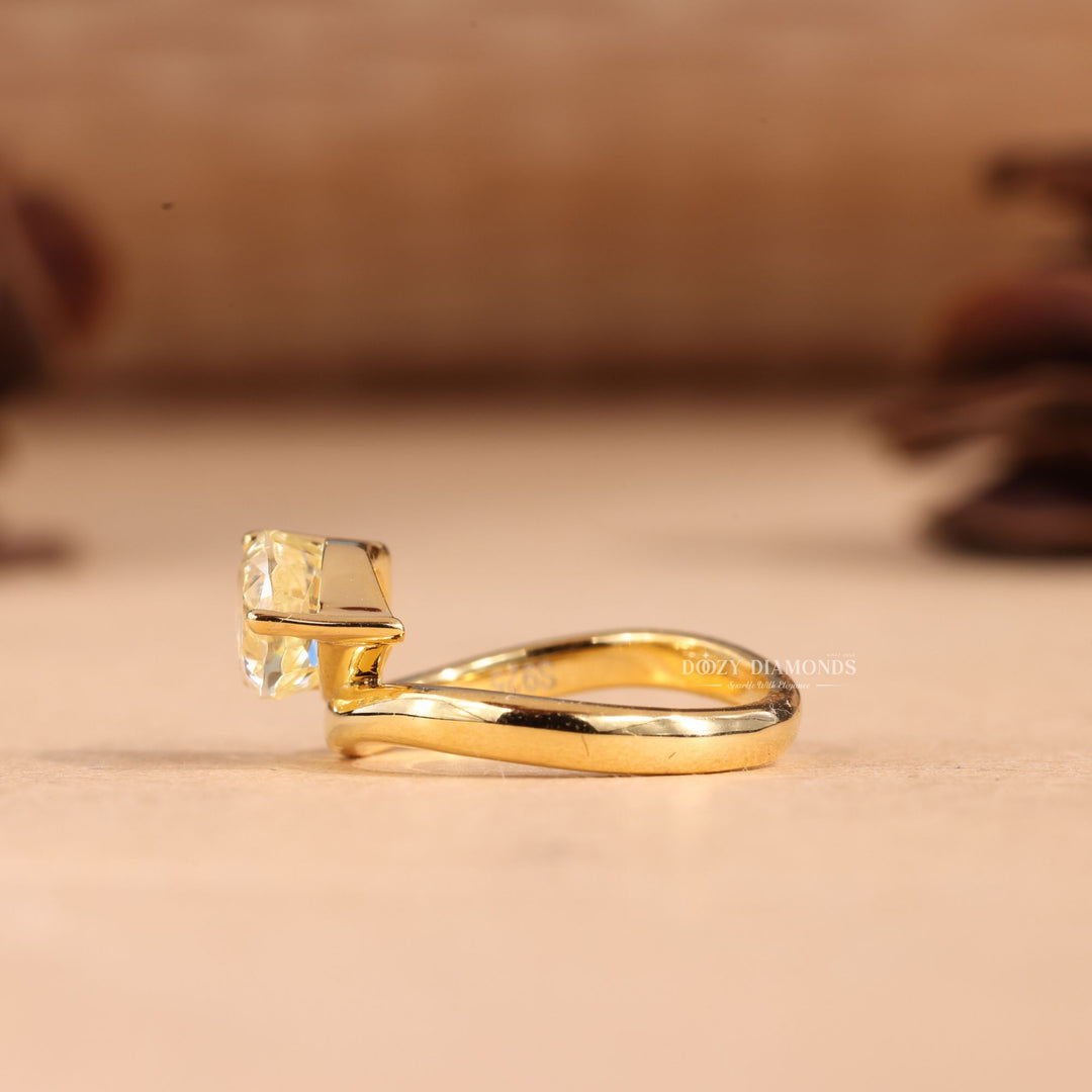 2.0CT-3.0CT Yellow Pear Cut E/VS1 Lab Grown Waves Diamond Engagement Ring
