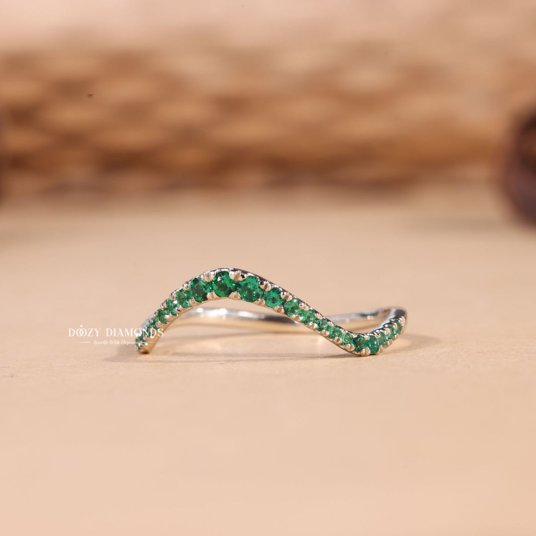 Green Round Cut Lab Grown Diamond EF/VVS Waves Wedding Band