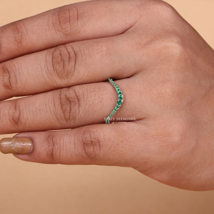 Green Round Cut Lab Grown Diamond EF/VVS Waves Wedding Band