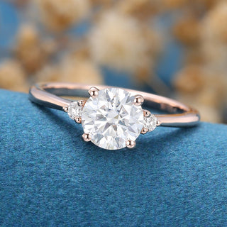 round-shaped-moissanite-three-stones-engagement-ring