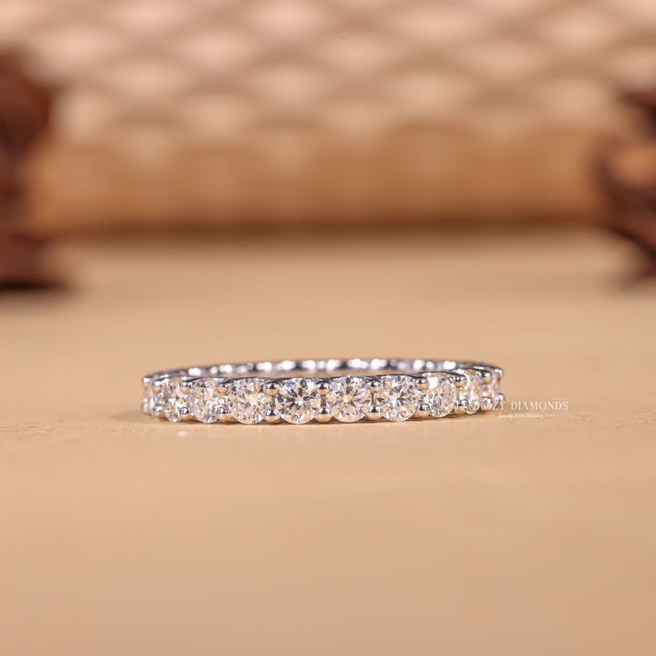 Round diamond band, Round diamond wedding band, Round diamond eternity band, Round diamond anniversary band, Round diamond ring, Round diamond ring band, Round diamond engagement band,