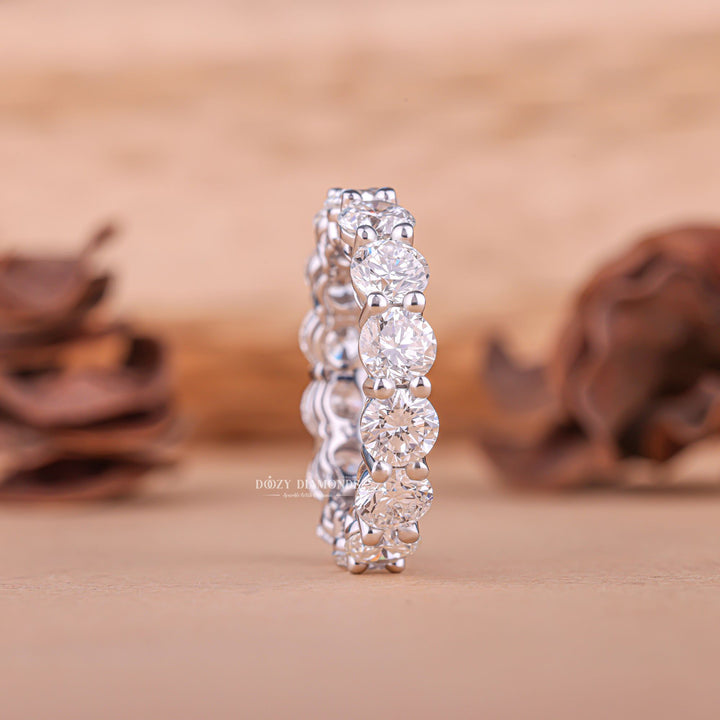 Round diamond band custom, Round diamond band unique, Round diamond band classic, Round diamond band modern, Round diamond band thin, 