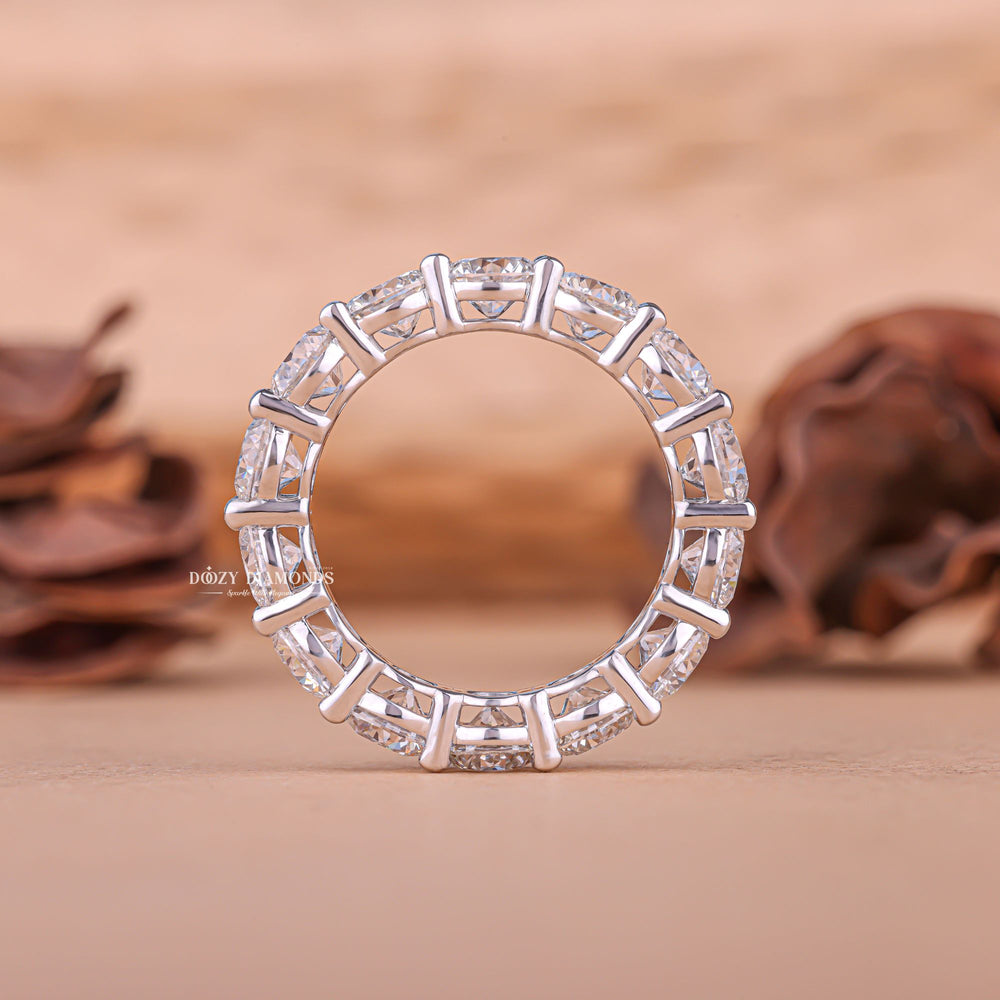Round diamond band full eternity, Round diamond band solitaire, Round diamond band with side stones, Round diamond band stackable, Round diamond band milgrain, 