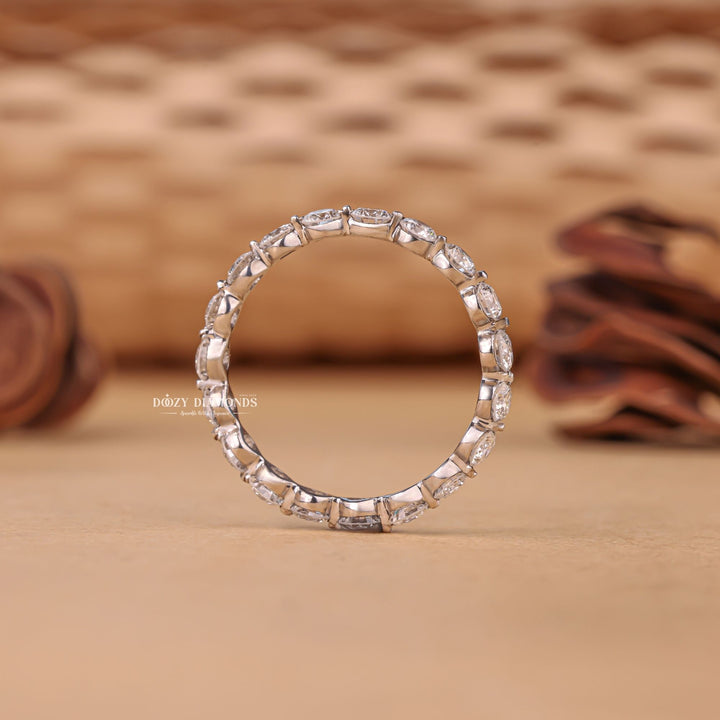 Round diamond band full eternity, Round diamond band solitaire, Round diamond band with side stones, Round diamond band stackable, Round diamond band milgrain, Round diamond band filigree, 