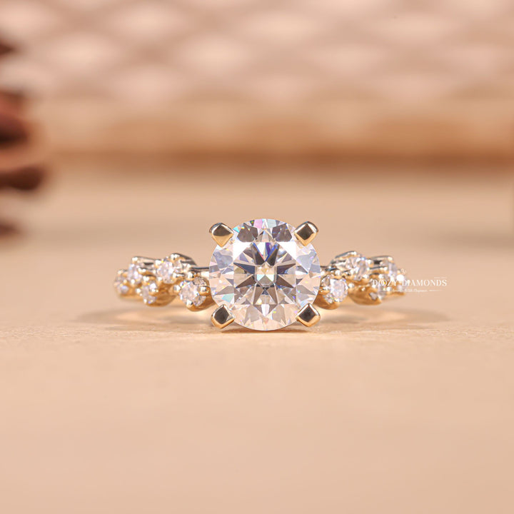 Round trendy engagement ring, Round fashionable engagement ring, Round ethical engagement ring, Round sustainable engagement ring,