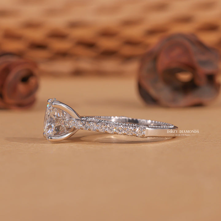 Round fashionable engagement ring, Round ethical engagement ring, Round sustainable engagement ring, Round conflict-free engagement ring, Round lab-grown engagement ring,