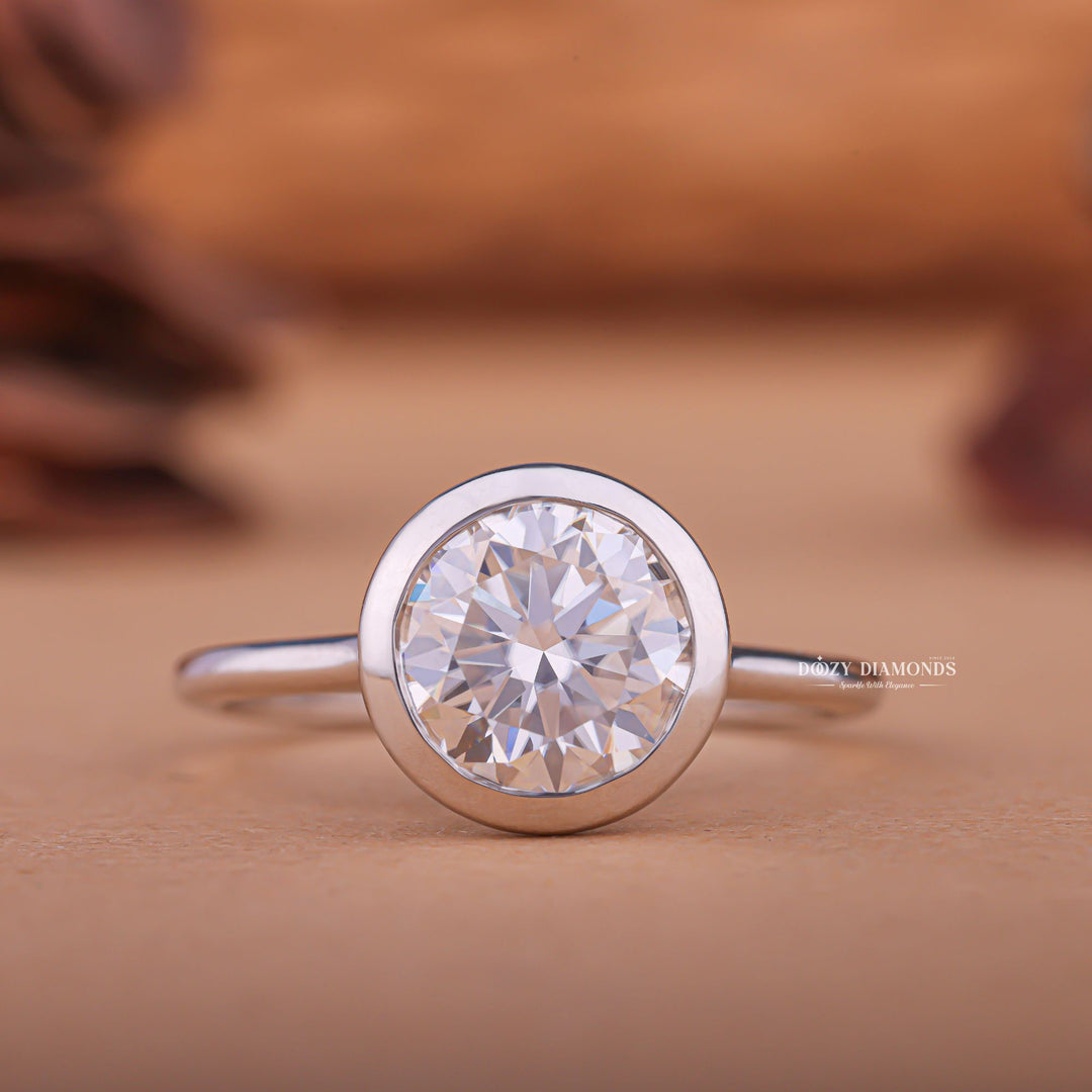 Round sophisticated engagement ring, Round trendy engagement ring, Round fashionable engagement ring, Round ethical engagement ring, Round sustainable engagement ring, 