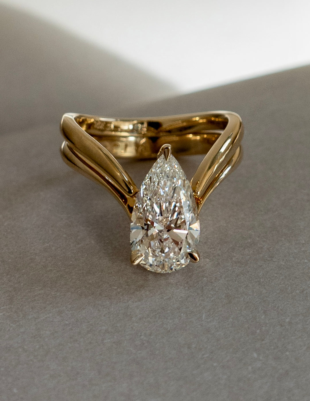 1.50CT Pear F-VS Lab Grown Eve Wedding Ring with V Shape Open Band