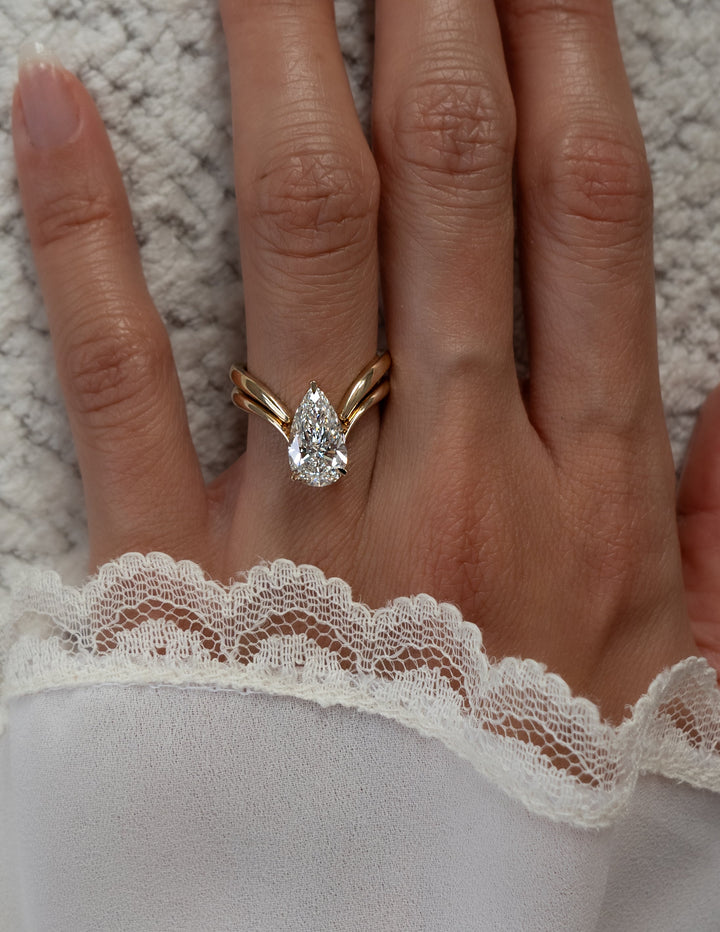 1.50CT Pear F-VS Lab Grown Eve Wedding Ring with V Shape Open Band